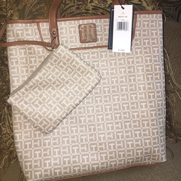 Tommy Hilfiger Handbags - NWT Tan Brown Tommy Hilfiger Tote Bag